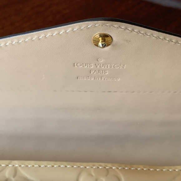 🌹AUTHENTIC LOUIS VUITTON VERNIS MONOGRAM SARAH WALLET🌹 - Picture 5 of 11
